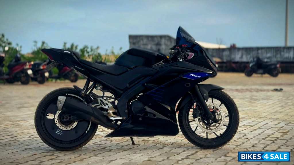 Black Yamaha YZF R15 V3