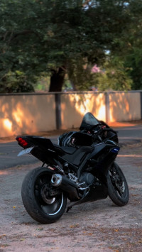 Black Yamaha YZF R15 V3