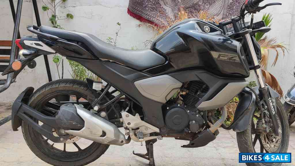 Mettalic Black Yamaha FZ FI V3 BS6 Mettalic Black Yamaha FZ FI V3 BS6