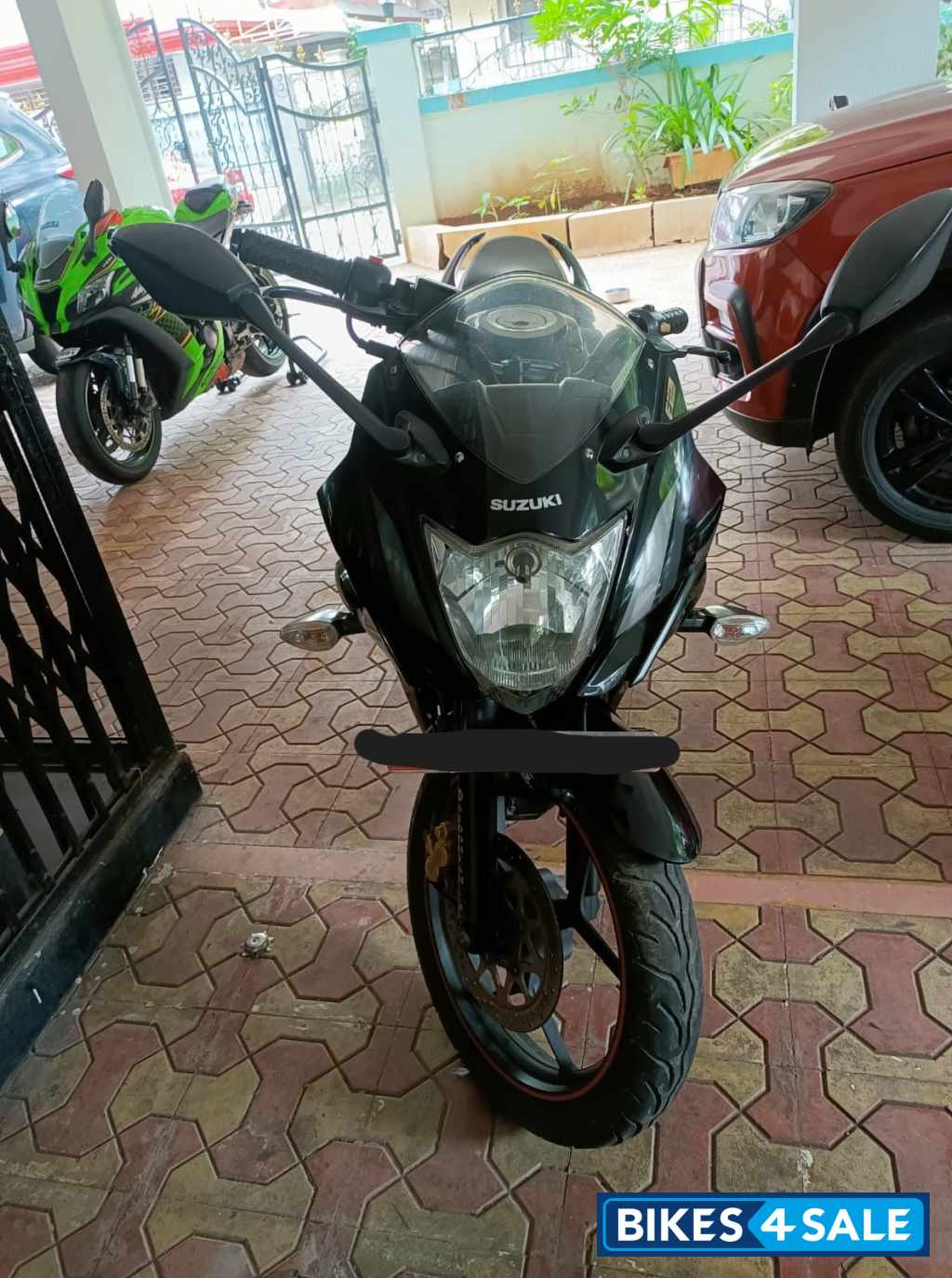 Sparkle Black Suzuki Gixxer SF Fi