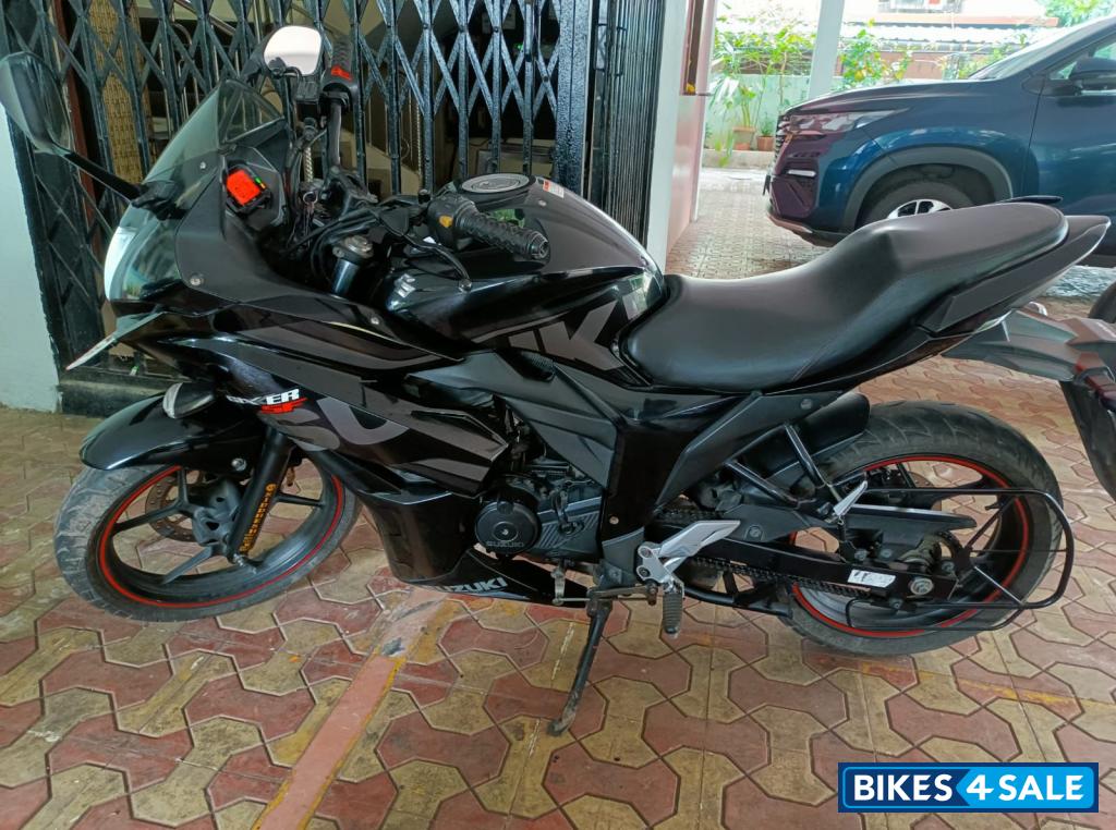 Sparkle Black Suzuki Gixxer SF Fi Sparkle Black Suzuki Gixxer SF Fi