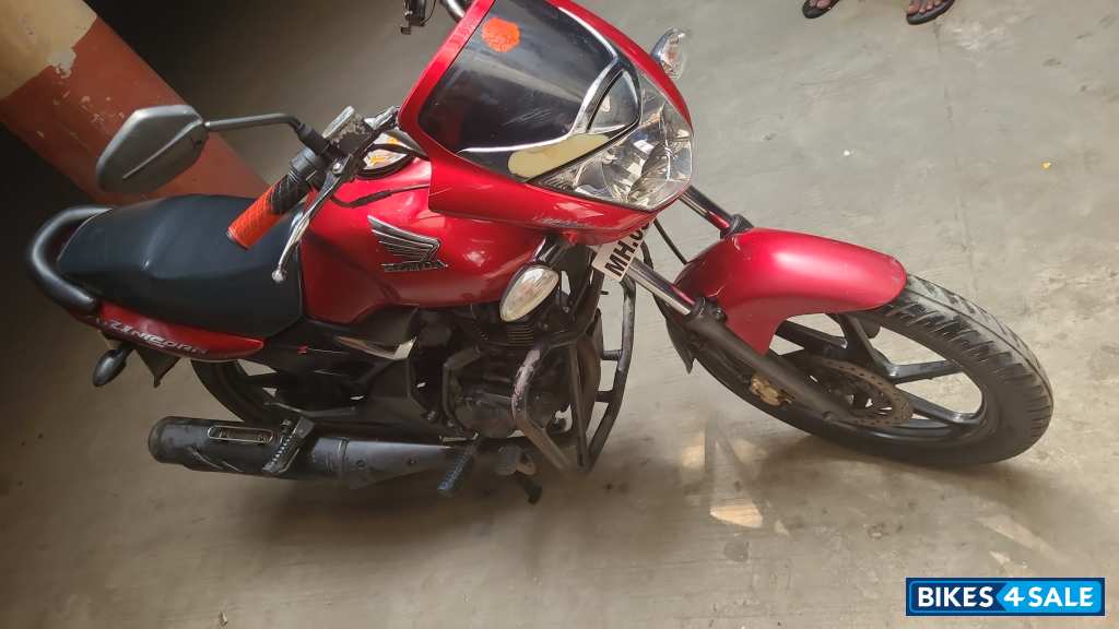 Red Honda CBR 150R