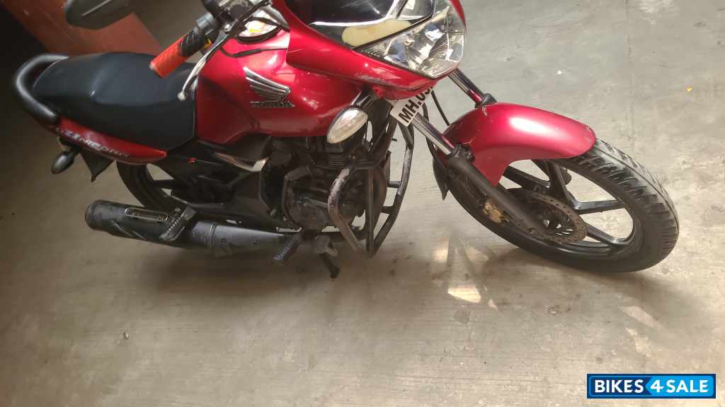 Red Honda CBR 150R