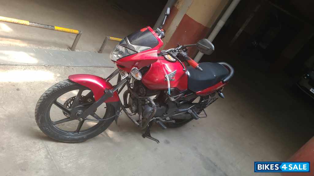 Red Honda CBR 150R