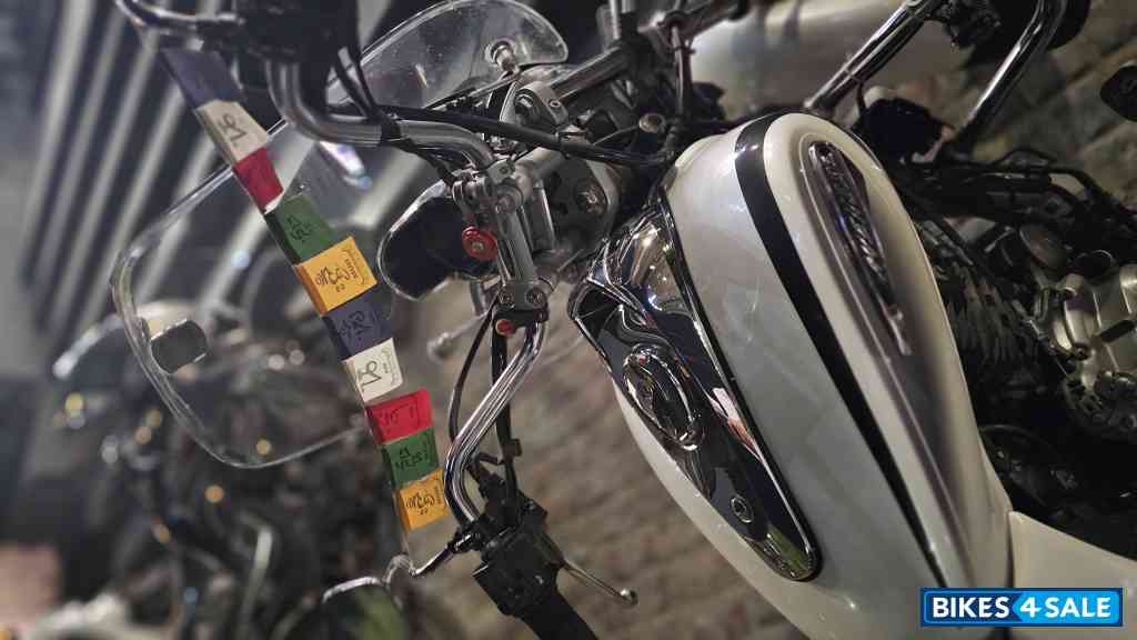 Bajaj Avenger Cruise 220 BS6