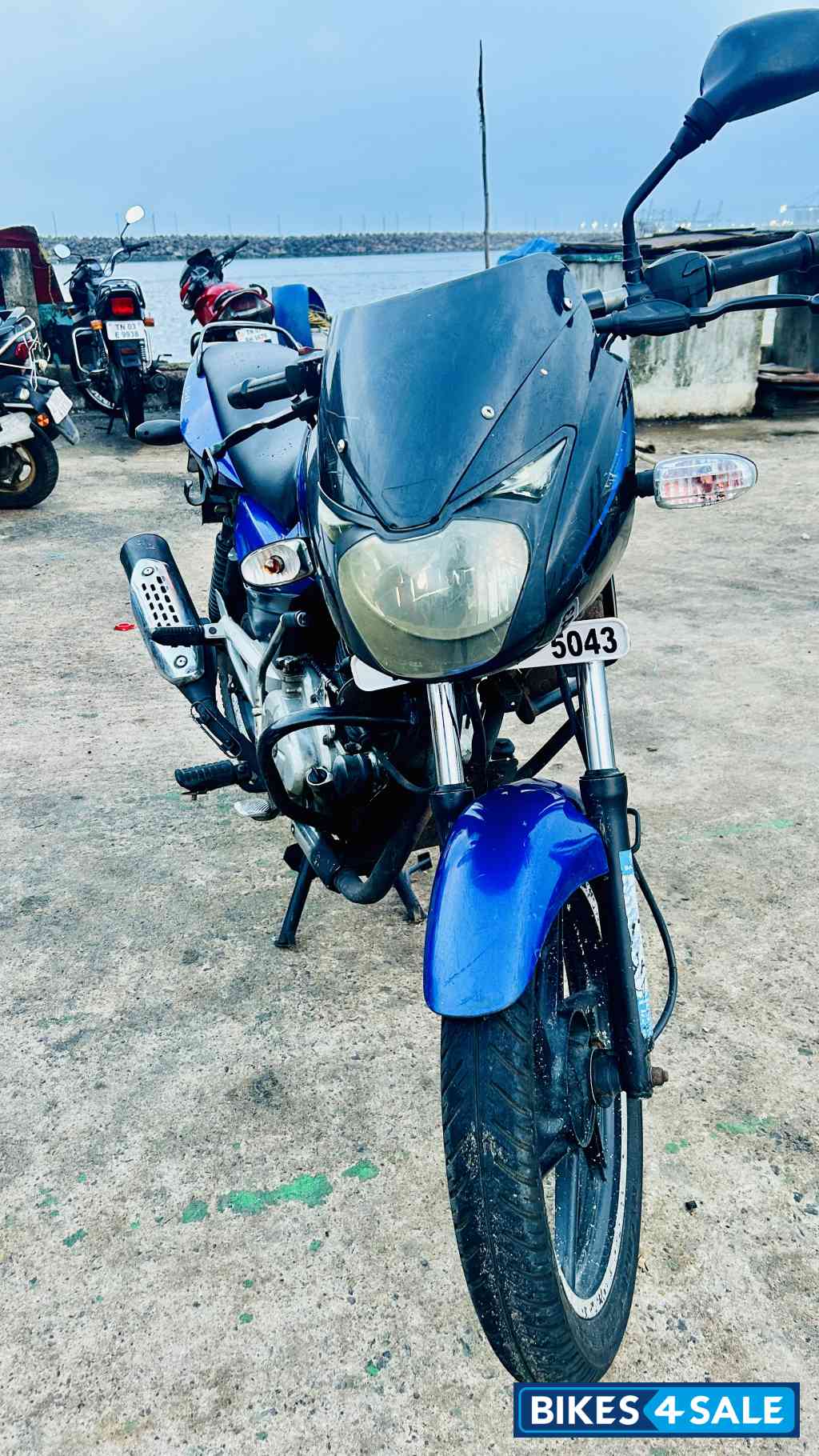 Blue/black Bajaj Pulsar 150 DTSi
