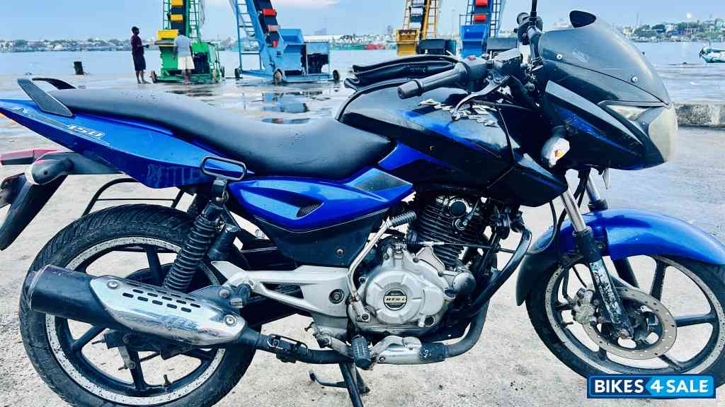 Blue/black Bajaj Pulsar 150 DTSi Blue/black Bajaj Pulsar 150 DTSi