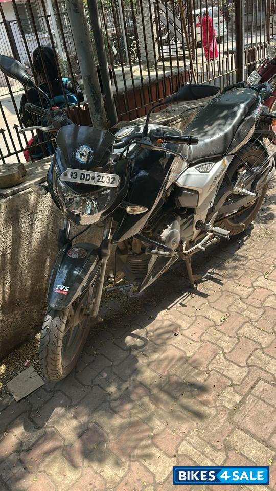 Black TVS Apache RTR 160 4V