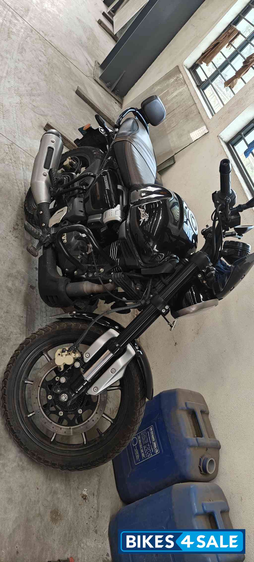 Black TVS Ronin SS