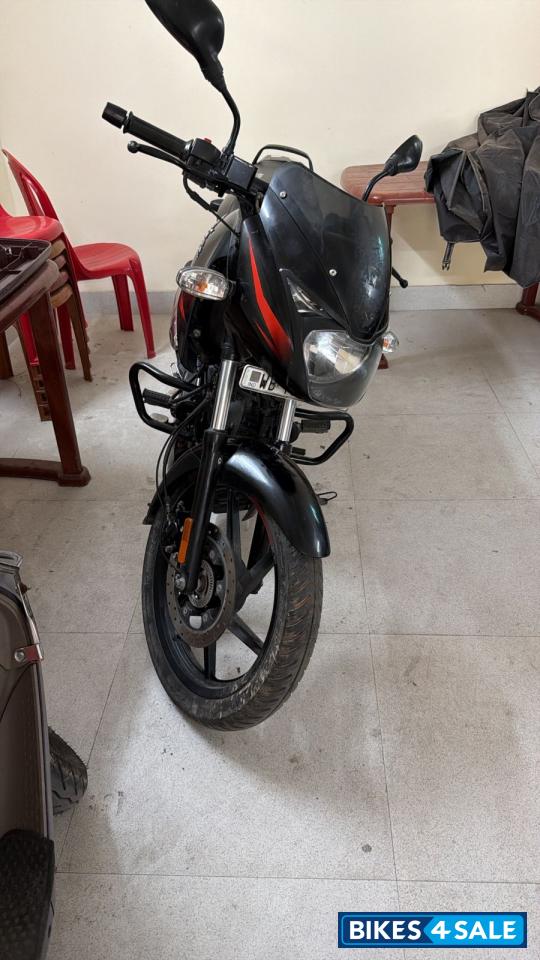 Ebony Blk Red Dkl Bajaj Pulsar 150 Twin Disc BS6 Ebony Blk Red Dkl Bajaj Pulsar 150 Twin Disc BS6