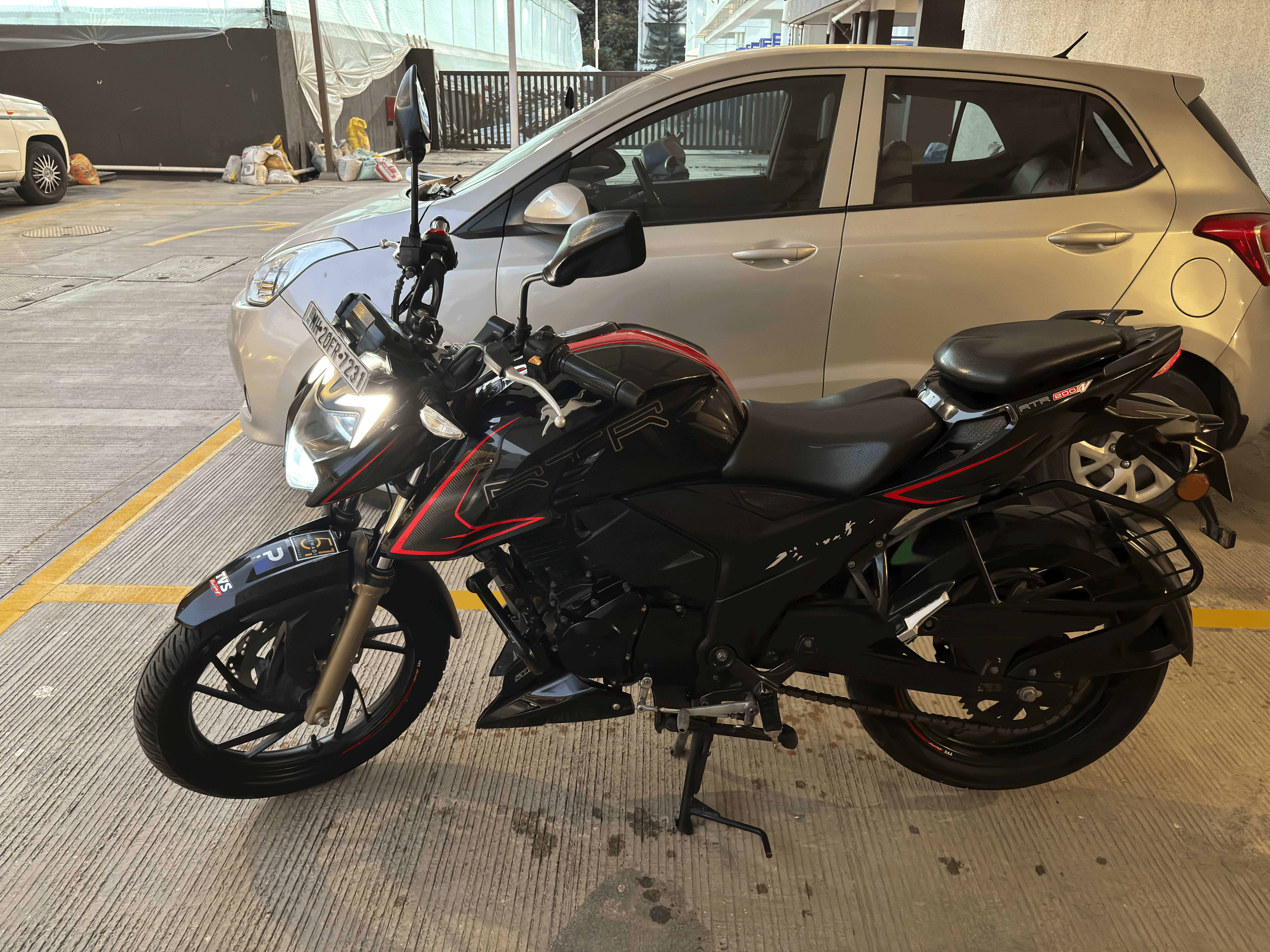 Black TVS Apache RTR 200 4V ABS Black TVS Apache RTR 200 4V ABS