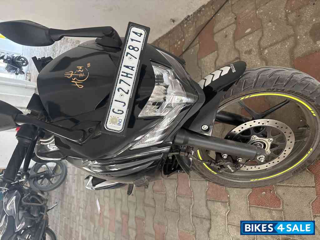 Black Suzuki Gixxer SF BS6