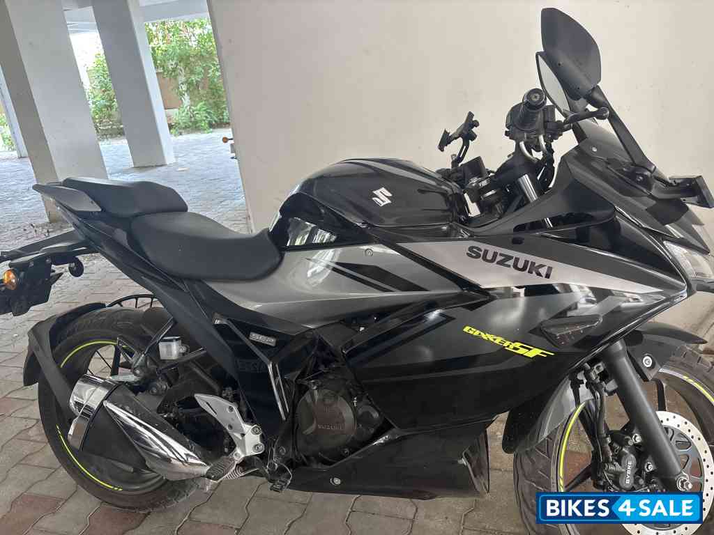 Black Suzuki Gixxer SF BS6 Black Suzuki Gixxer SF BS6