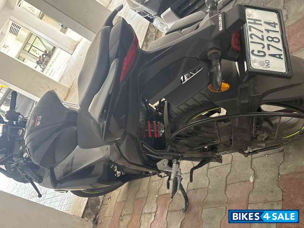 Black Suzuki Gixxer SF BS6 Black Suzuki Gixxer SF BS6
