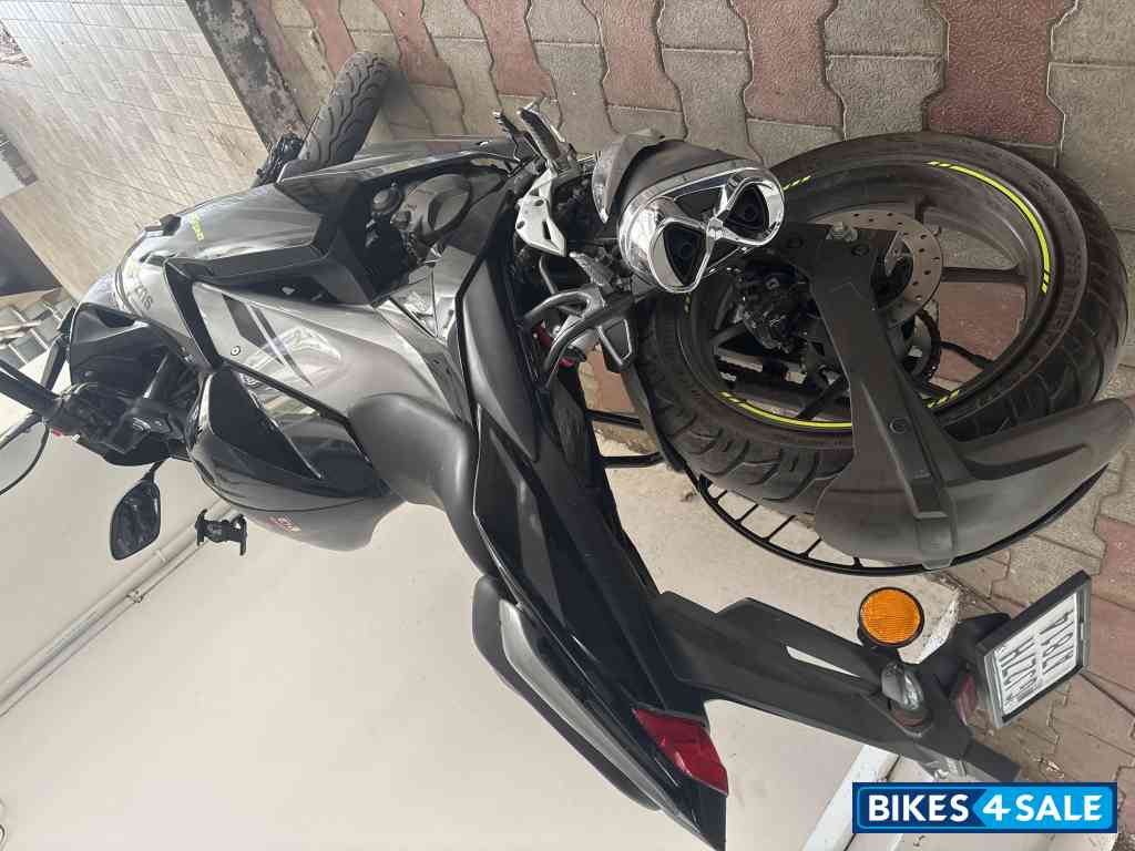 Black Suzuki Gixxer SF BS6 Black Suzuki Gixxer SF BS6