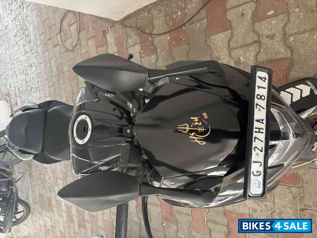 Black Suzuki Gixxer SF BS6 Black Suzuki Gixxer SF BS6