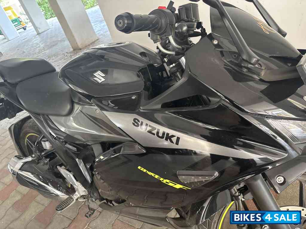 Black Suzuki Gixxer SF BS6 Black Suzuki Gixxer SF BS6