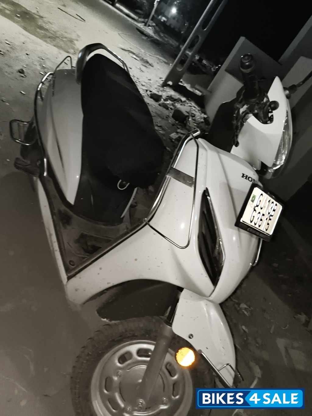 White Honda Activa 6G