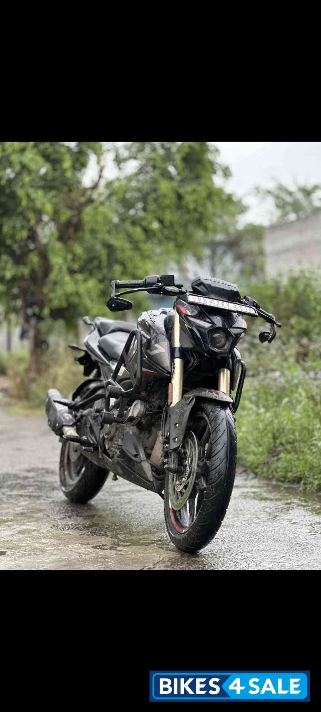 Brooklyn Black Bajaj Pulsar N160 Dual Channel ABS