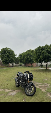 Brooklyn Black Bajaj Pulsar N160 Dual Channel ABS