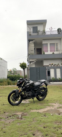 Brooklyn Black Bajaj Pulsar N160 Dual Channel ABS