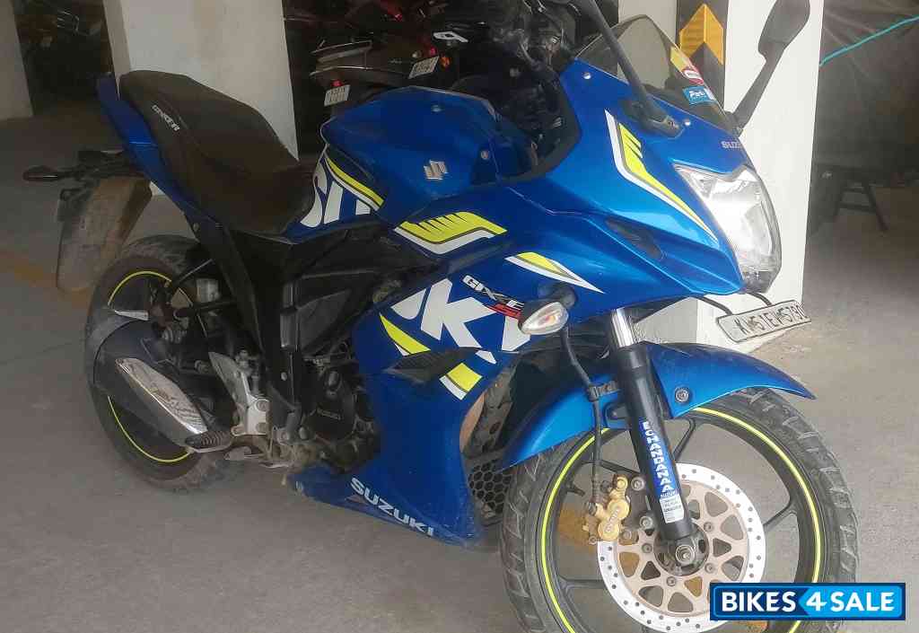 Blue Suzuki Gixxer SF Fi