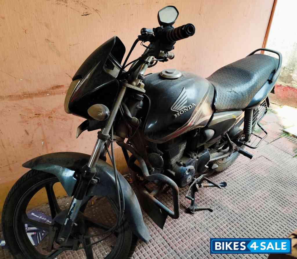 Black Honda Shine 125