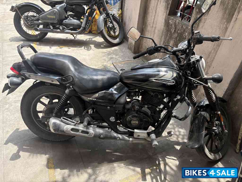 Black Bajaj Avenger Street 160 Black Bajaj Avenger Street 160