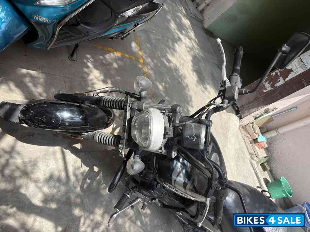 Black Bajaj Avenger Street 160 Black Bajaj Avenger Street 160