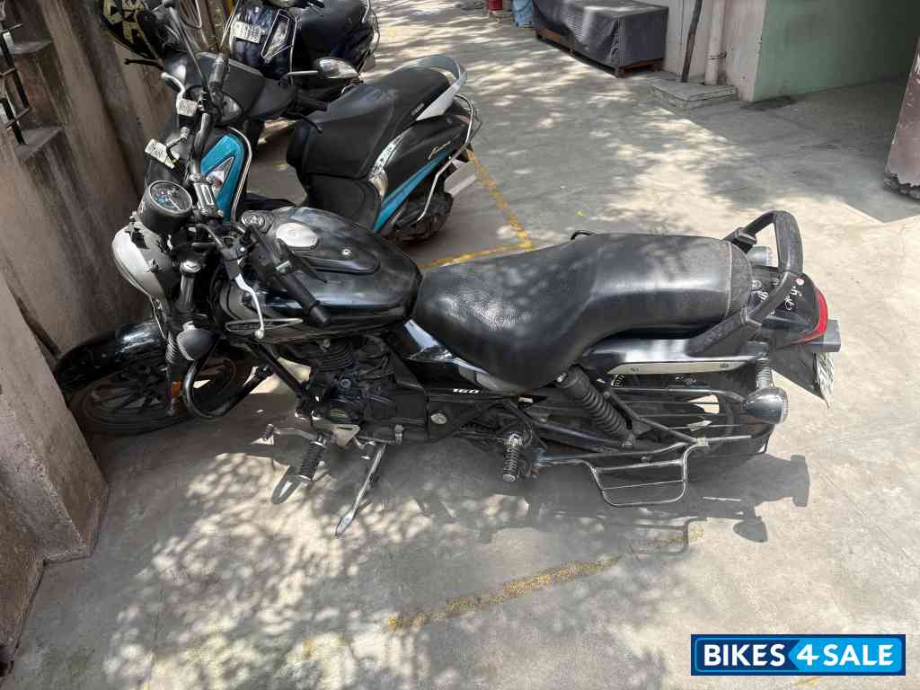 Black Bajaj Avenger Street 160 Black Bajaj Avenger Street 160