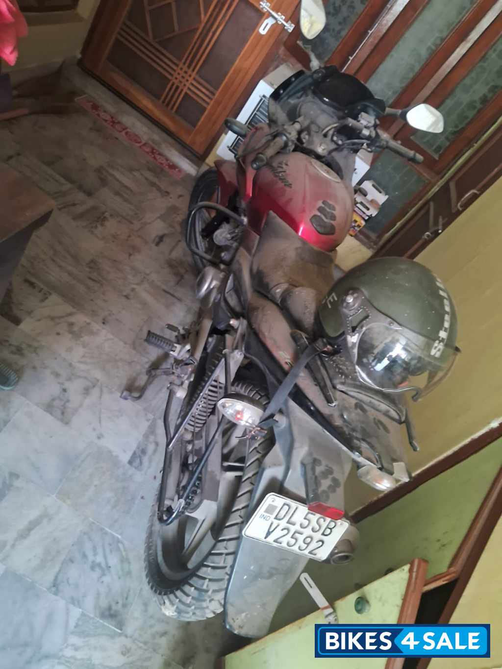 Bajaj Pulsar 220F