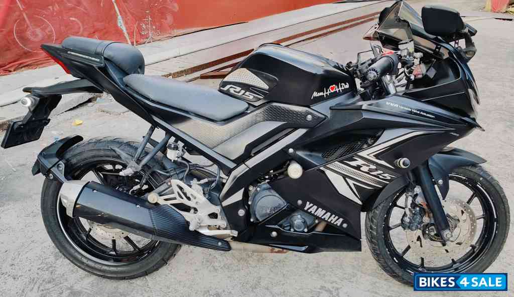 Dark Knight Edition Yamaha YZF R15 V3