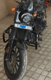 Yezdi Roadster Dark 2022 Model