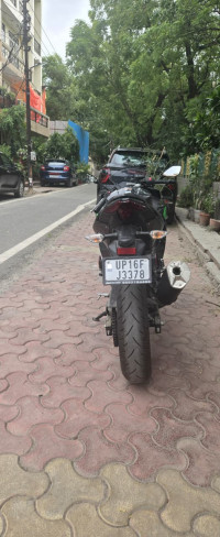 Metallic Carbon Grey Kawasaki Ninja 500