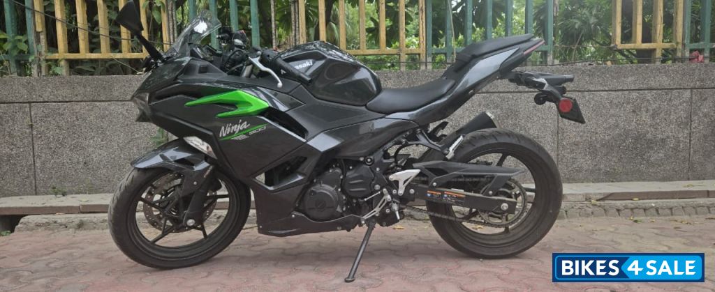 Metallic Carbon Grey Kawasaki Ninja 500 Metallic Carbon Grey Kawasaki Ninja 500