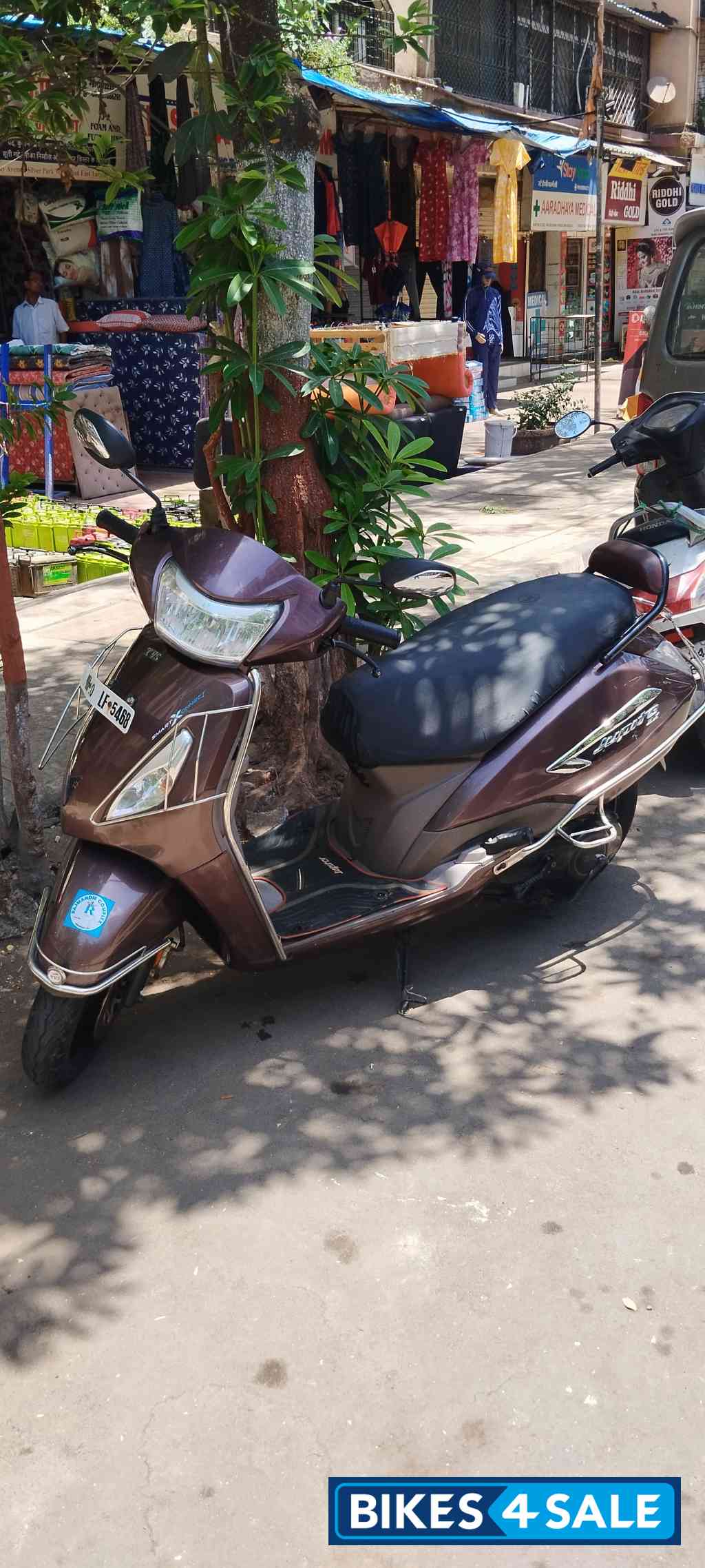 Brown TVS Jupiter 125 SmartXonnect Brown TVS Jupiter 125 SmartXonnect