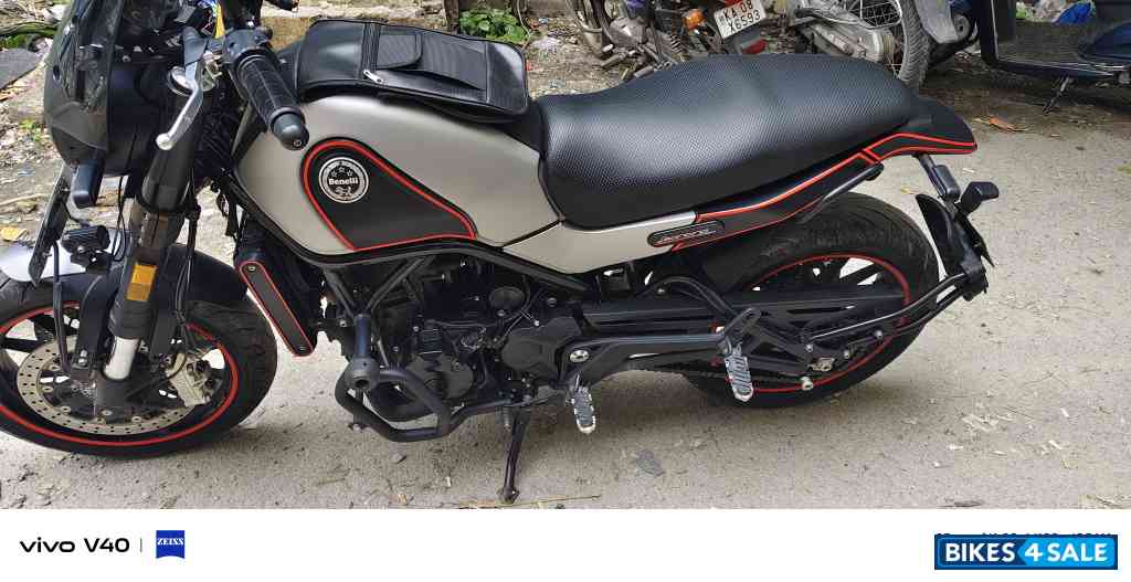 Grey Benelli Leoncino 500 BS6