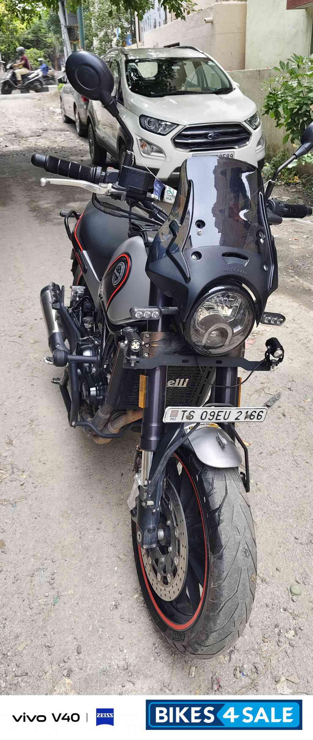 Grey Benelli Leoncino 500 BS6
