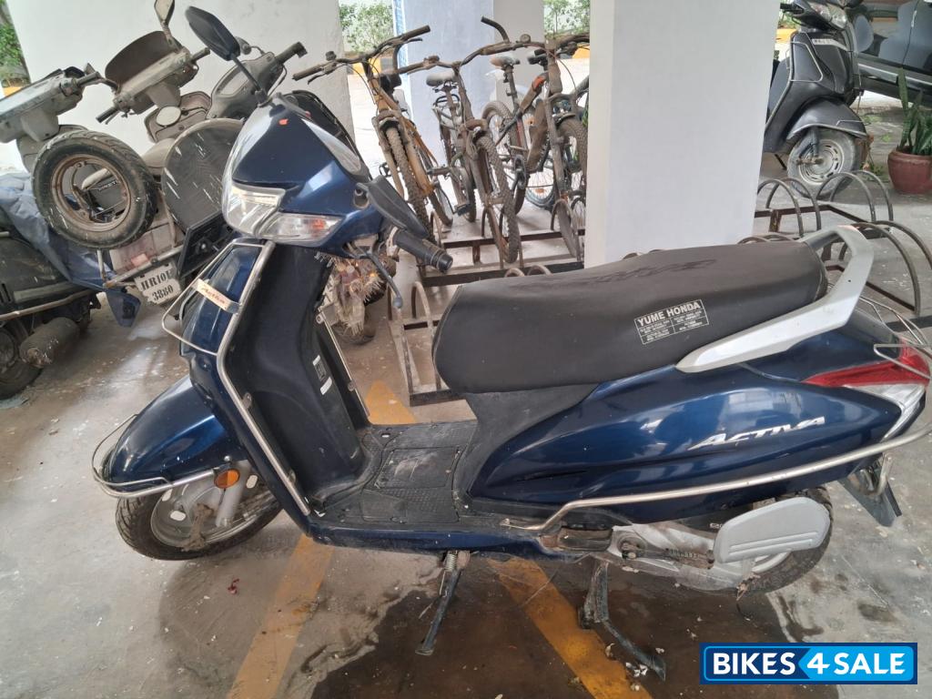 Blue Honda Activa DLX Limited Edition