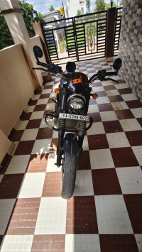 Yezdi Roadster Dark 2022 Model