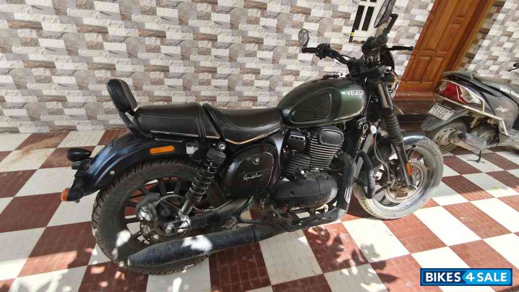 Yezdi Roadster Dark Yezdi Roadster Dark