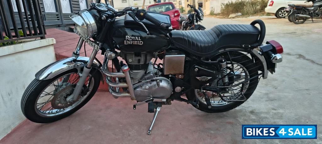 Black Royal Enfield Bullet Electra