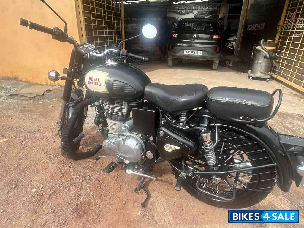 Black Royal Enfield Classic 350 Black Royal Enfield Classic 350