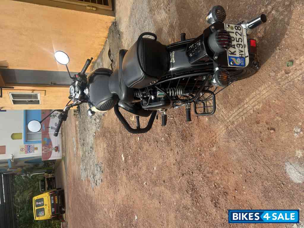 Black Royal Enfield Classic 350 Black Royal Enfield Classic 350