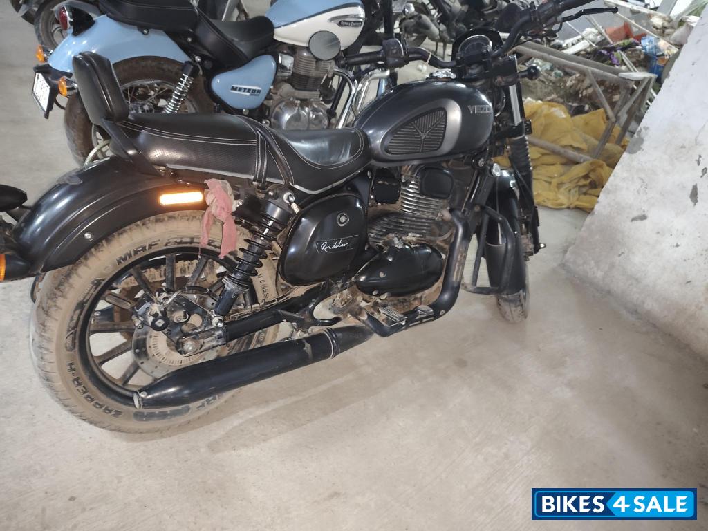 Yezdi Roadster Dark