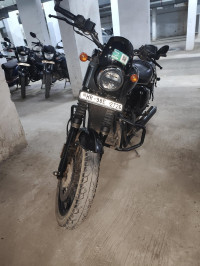 Yezdi Roadster Dark