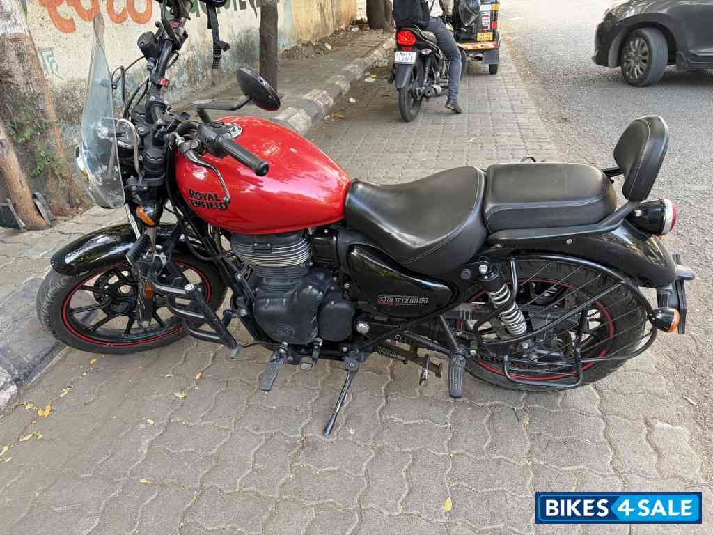 Red Royal Enfield Meteor 350 Fireball Red Royal Enfield Meteor 350 Fireball