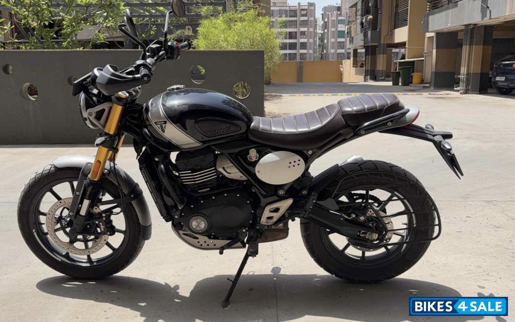 Phantom Black Triumph Scrambler 400 X Phantom Black Triumph Scrambler 400 X
