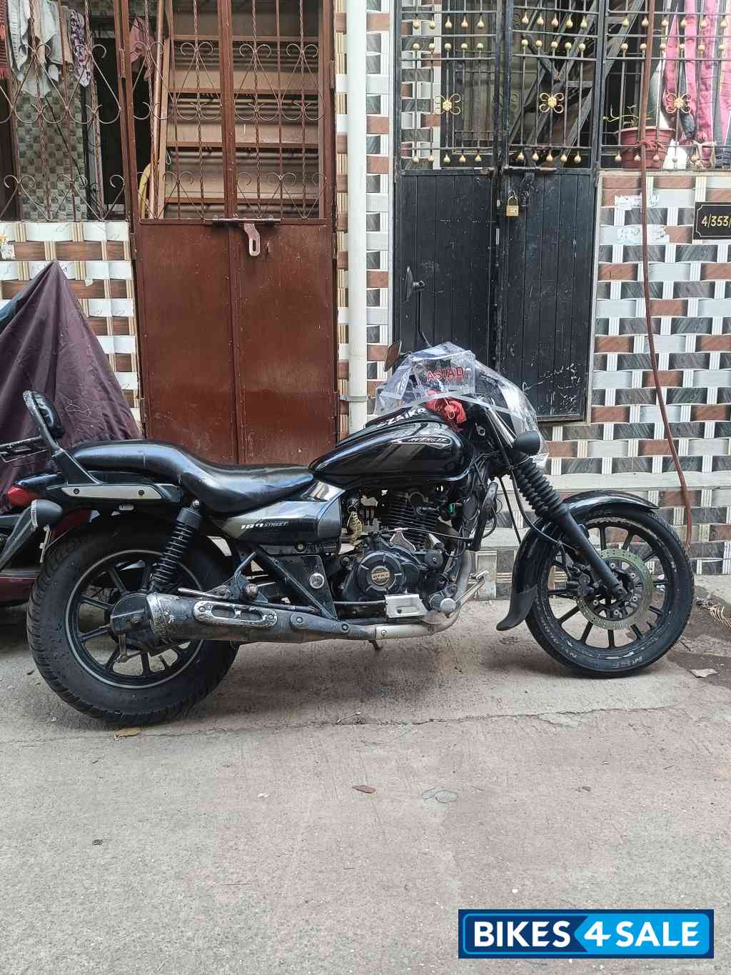 Bajaj Avenger Street 180