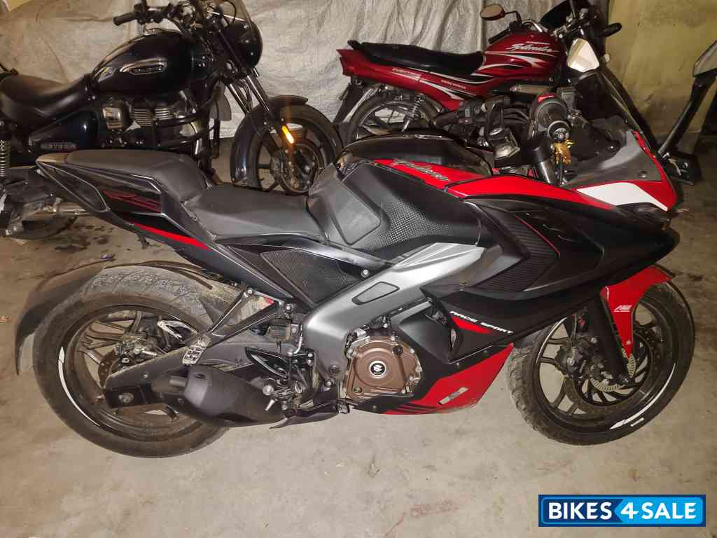 Bajaj Pulsar RS 200